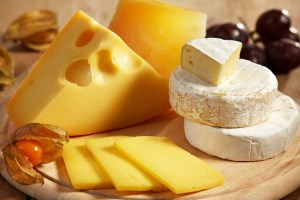 Стали відомі найпопулярніші виробники сиру в Україні